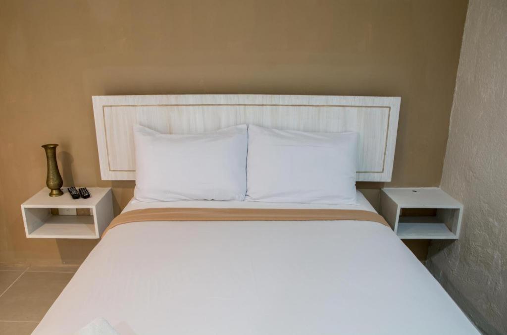 Hotel Avenija Olongapo Extérieur photo