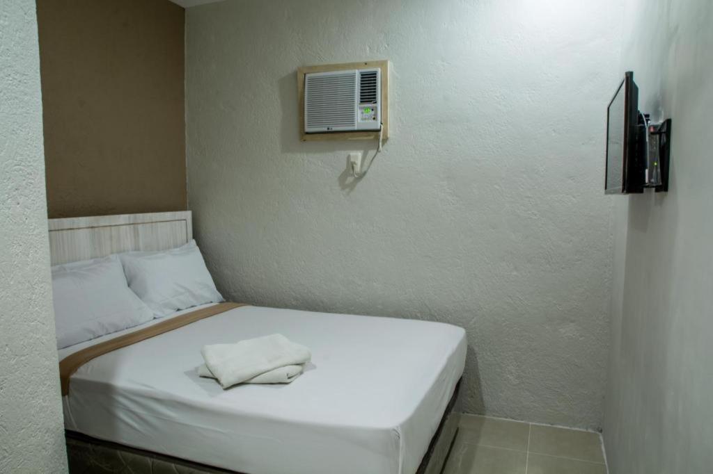 Hotel Avenija Olongapo Extérieur photo