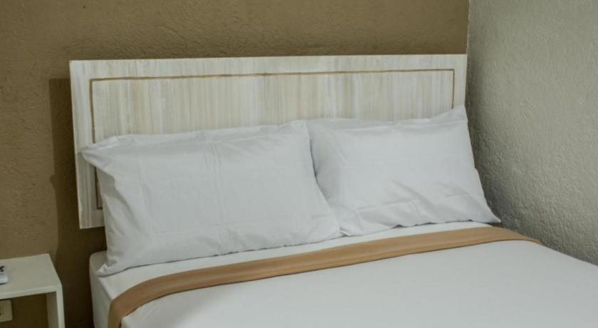 Hotel Avenija Olongapo Extérieur photo