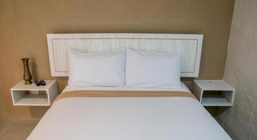 Hotel Avenija Olongapo Extérieur photo