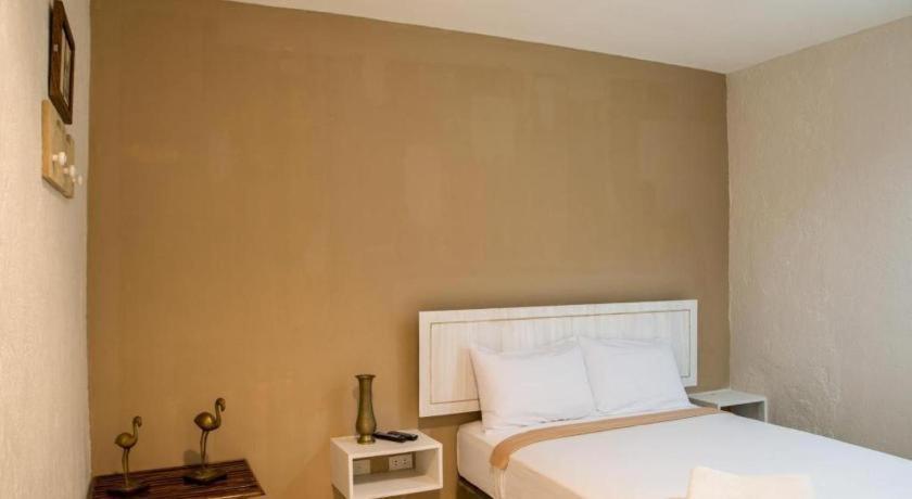 Hotel Avenija Olongapo Extérieur photo