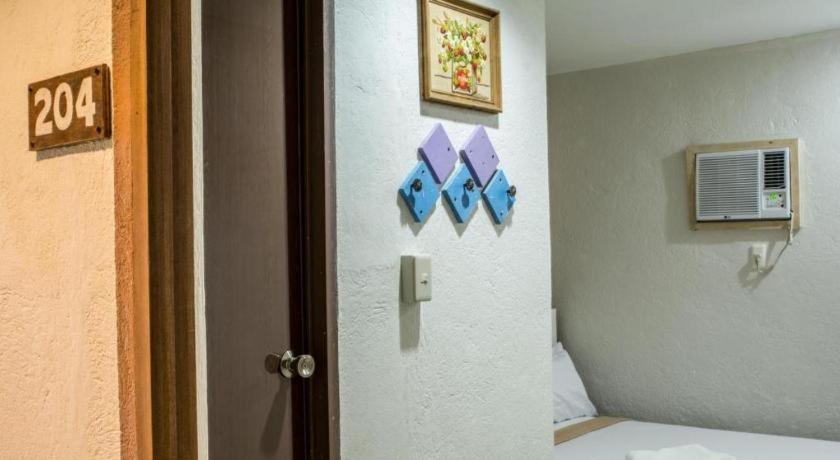 Hotel Avenija Olongapo Extérieur photo